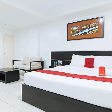 Reddoorz Plus At Evangelista Street Makati